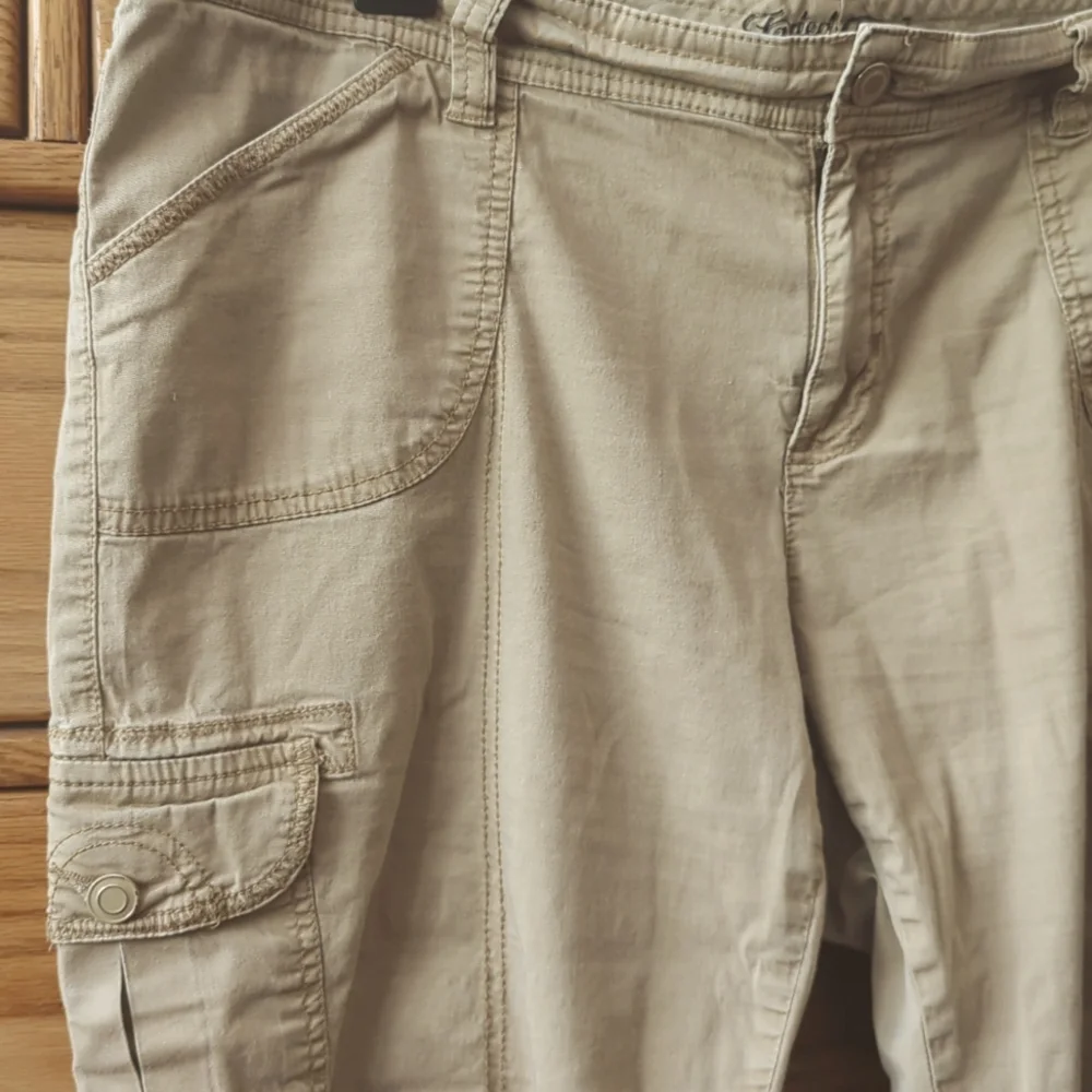 Capri Pants - Picture 3 of 4
